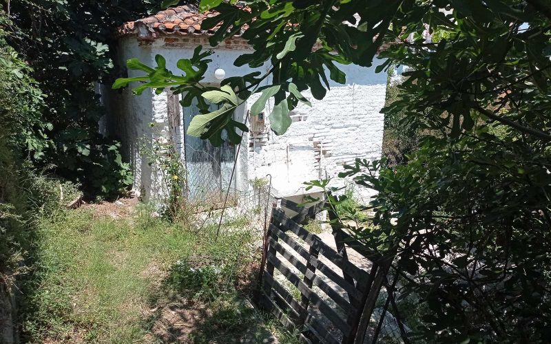 Traditional Skopelos town house with garden to renovate