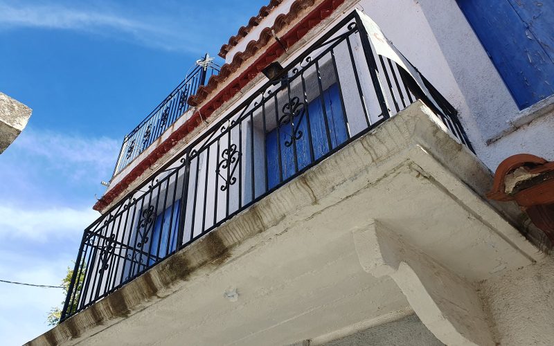 Cosy house with terrace and views in Old Klima Village