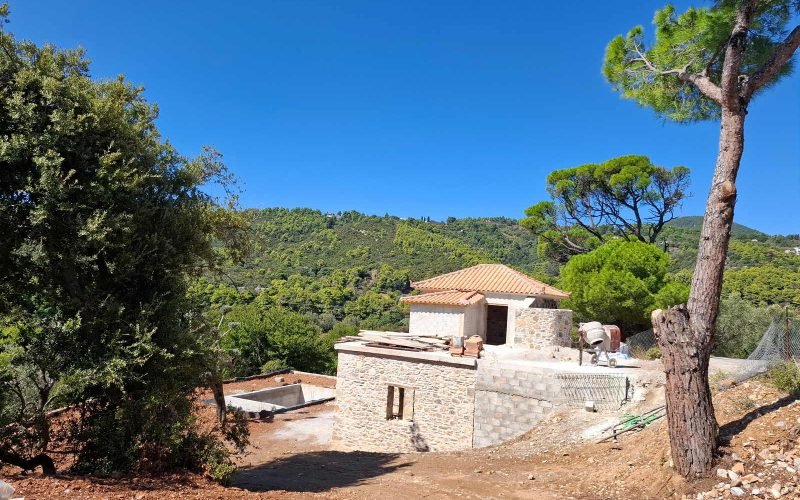 Unfinished cottage with pool close to Skopelos town