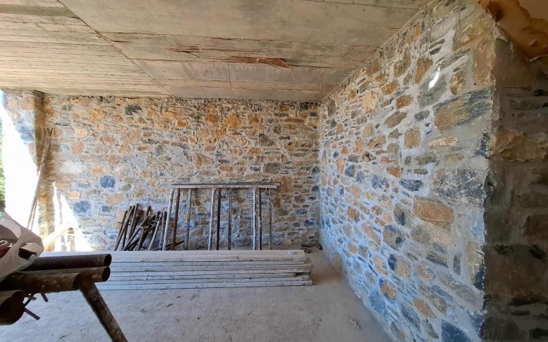 Unfinished cottage with pool close to Skopelos town
