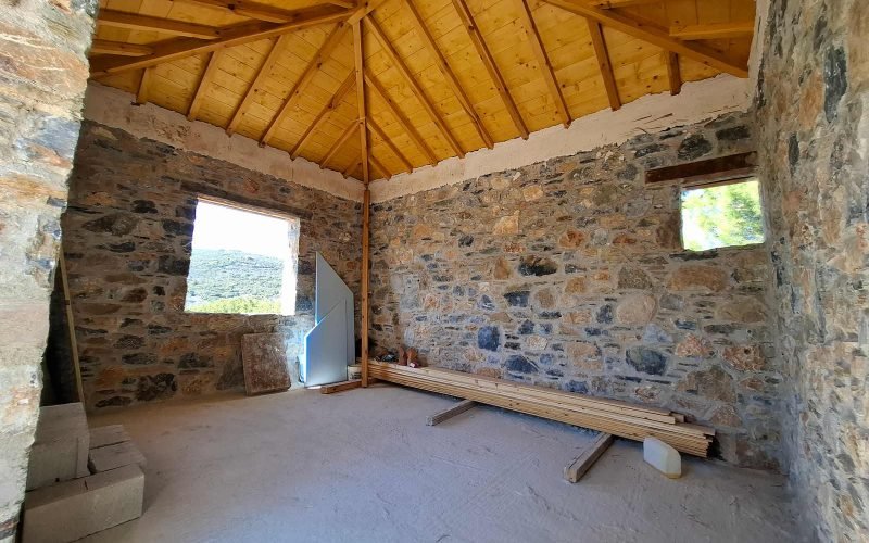 Unfinished cottage with pool close to Skopelos town