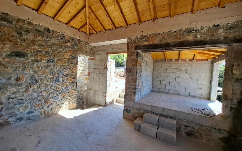 Unfinished cottage with pool close to Skopelos town