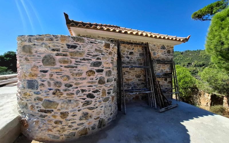 Unfinished cottage with pool close to Skopelos town