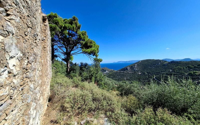Cottage to renovate with beautiful views