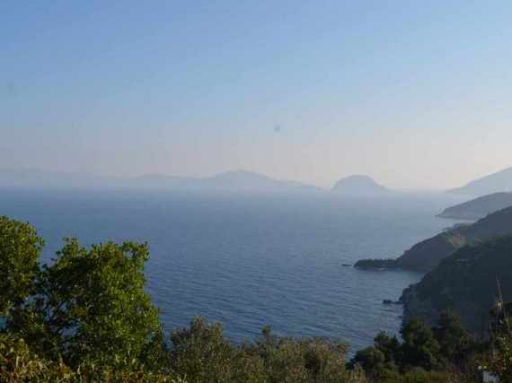 Spacious plot in Kalogeros with uniterrupted views to the sea
