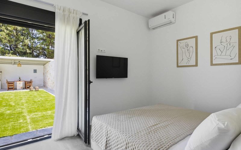 Exquisite villa in Glossa with pool and panoramic views
