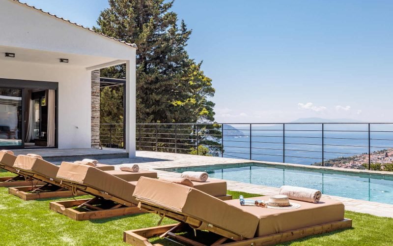 Exquisite villa in Glossa with pool and panoramic views