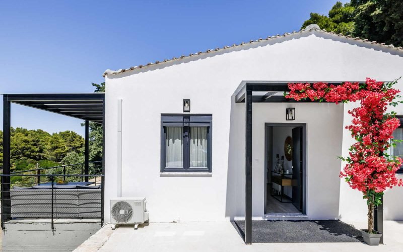 Exquisite villa in Glossa with pool and panoramic views