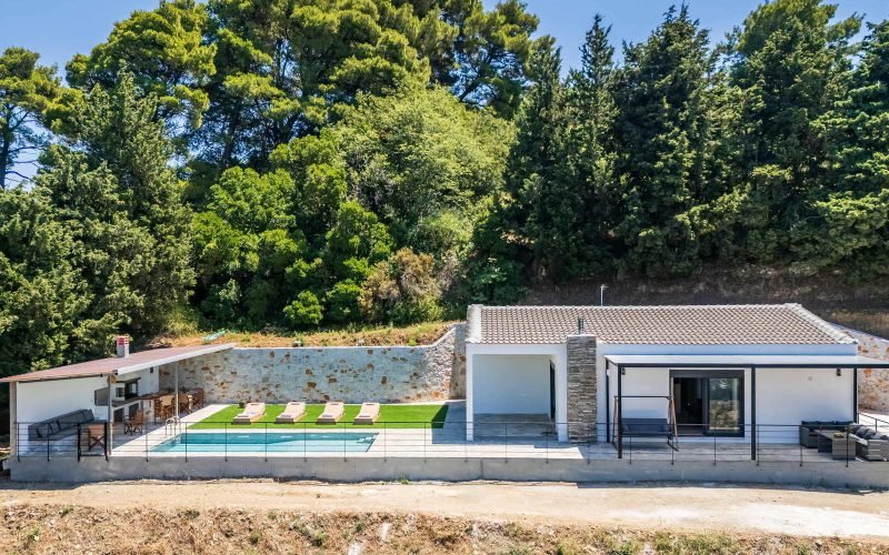 Exquisite villa in Glossa with pool and panoramic views