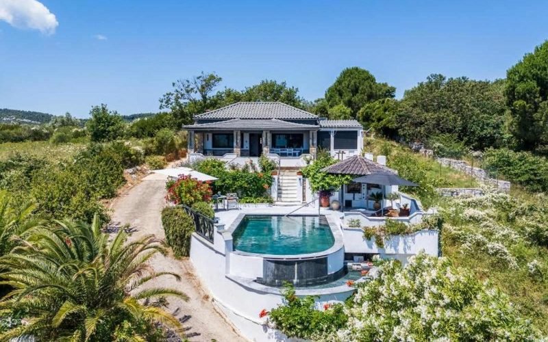 Luxurious Villa with Breathtaking views to the Sporades Islands