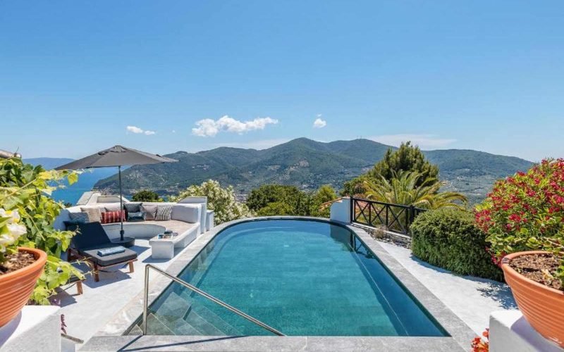 Luxurious Villa with Breathtaking views to the Sporades Islands