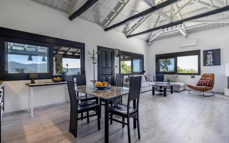 Luxurious Villa with Breathtaking views to the Sporades Islands