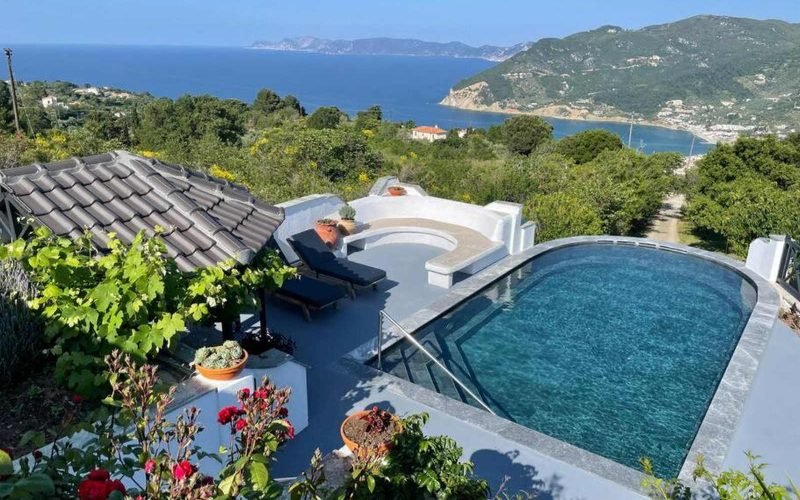 Luxurious Villa with Breathtaking views to the Sporades Islands