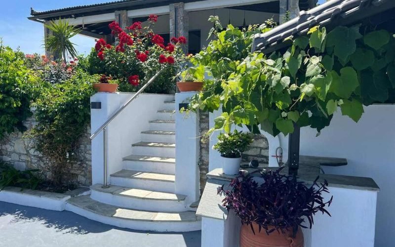 Luxurious Villa with Breathtaking views to the Sporades Islands