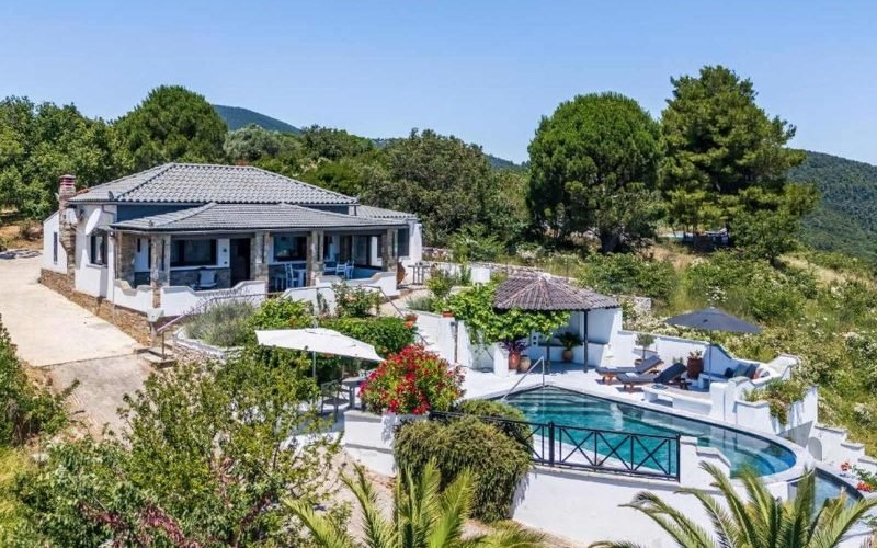 Luxurious Villa with Breathtaking views to the Sporades Islands