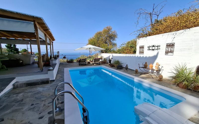 Magnificent Glossa pool villa with views