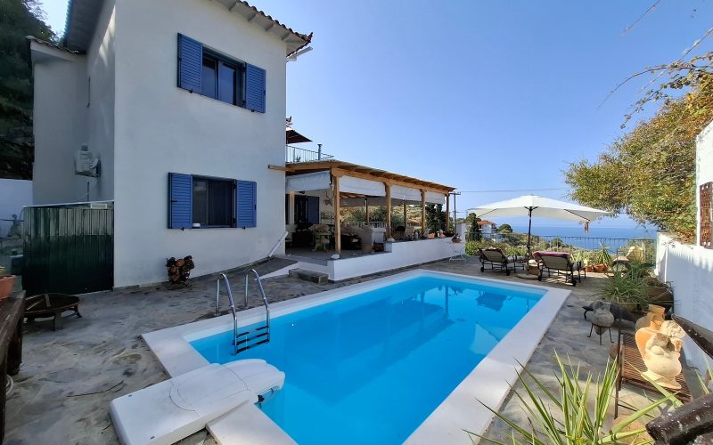 Magnificent Glossa pool villa with views