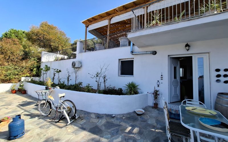 Magnificent Glossa pool villa with views