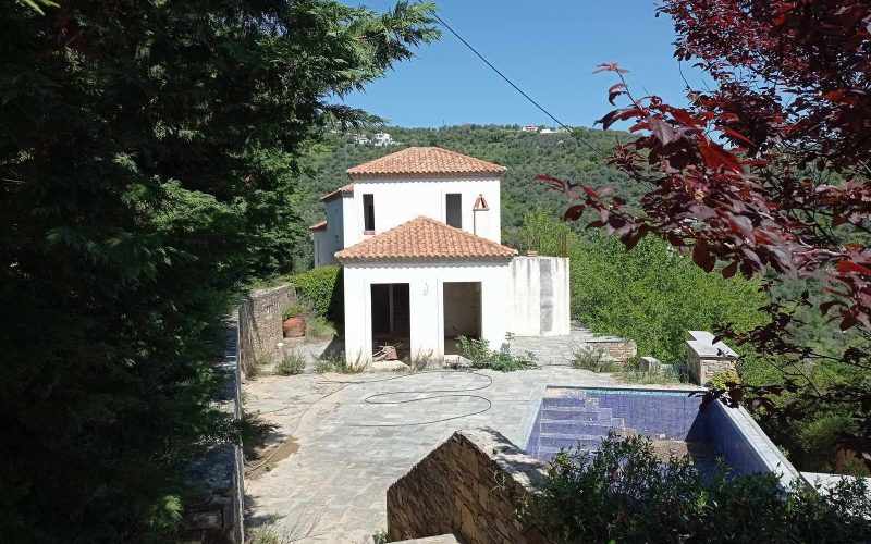 Unfinished villas with pools and views to Skopelos bay