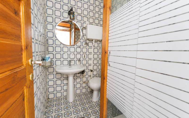 Spacious traditional property bathroom