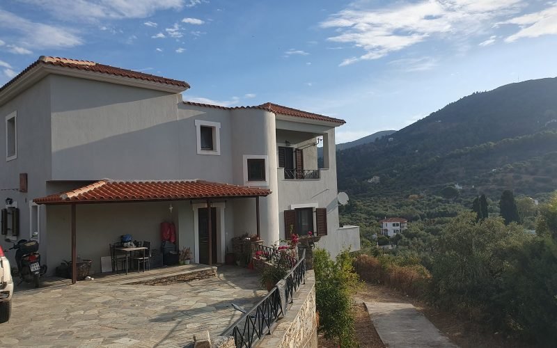 Spacious villa in Stafilos with views to Skopelos Town and port