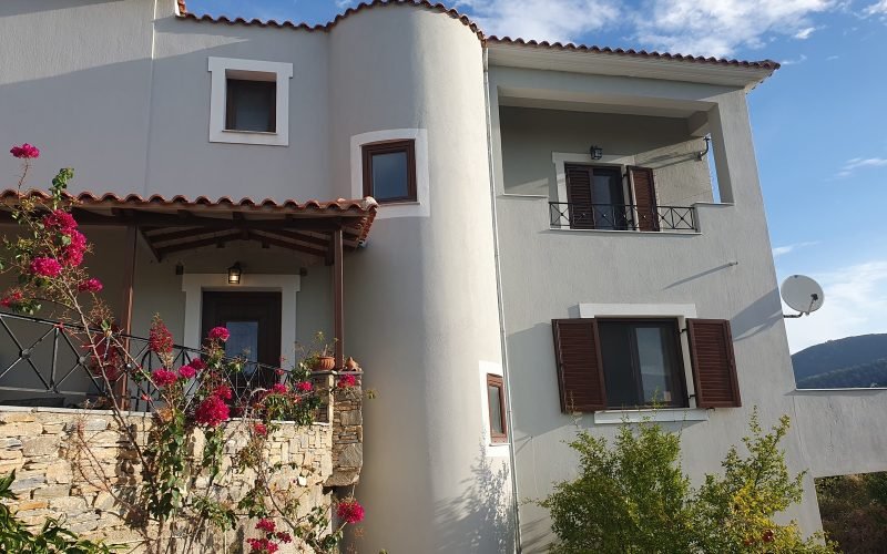 Spacious villa in Stafilos with views to Skopelos Town and port