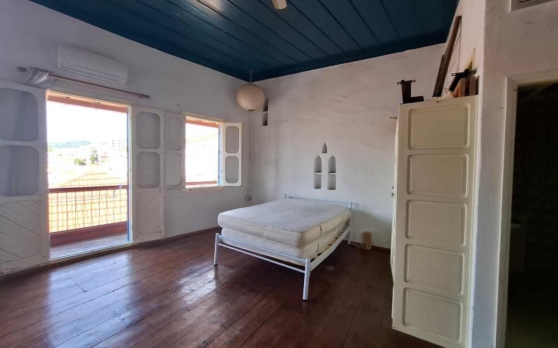 Spacious traditional property