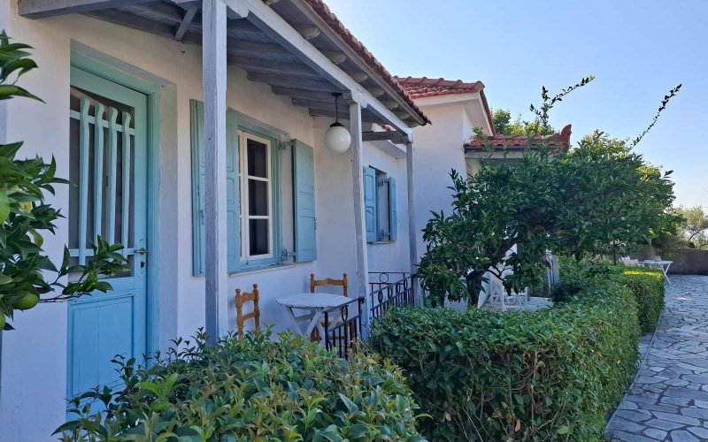 Unique complexe of cottages on Stafilos beach
