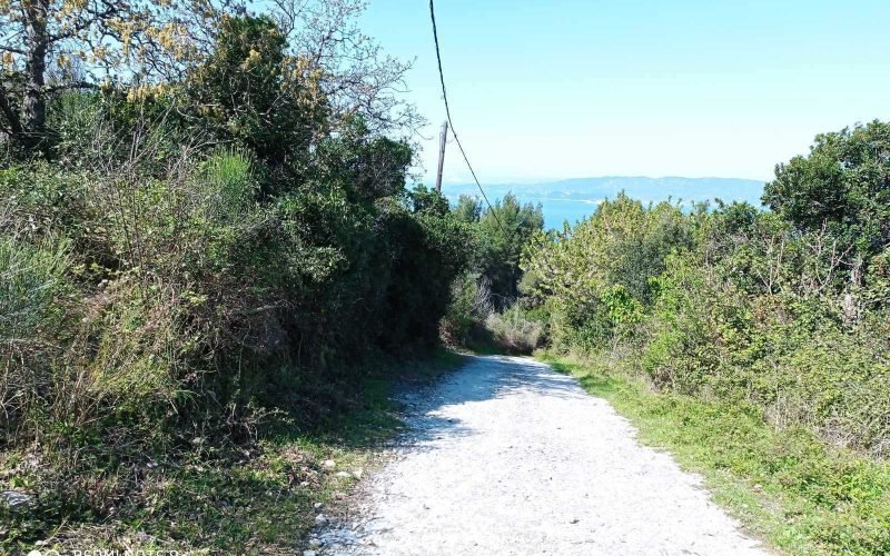 Unfinished Villa with breathtaking views towards the Sea. Access