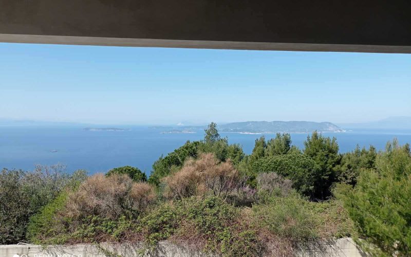Unfinished Villa with breathtaking views towards the Sea. Balcony