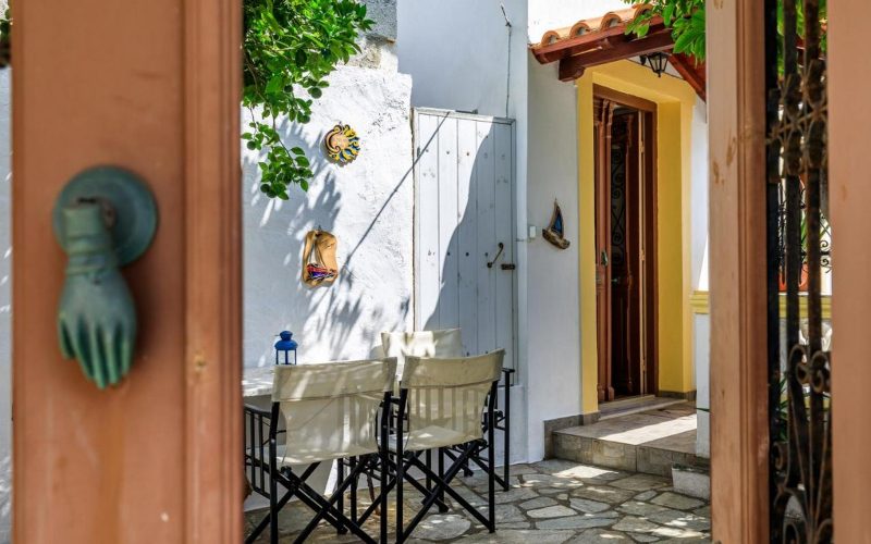 Luxurious Skopelos Town house with private yard