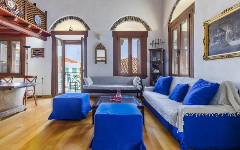 Luxurious Skopelos Town house with private yard