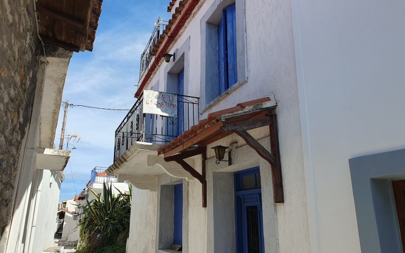Cosy house with terrace and views in Old Klima Village