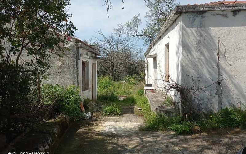 Big land with cottages to renovate close to Panormos beach