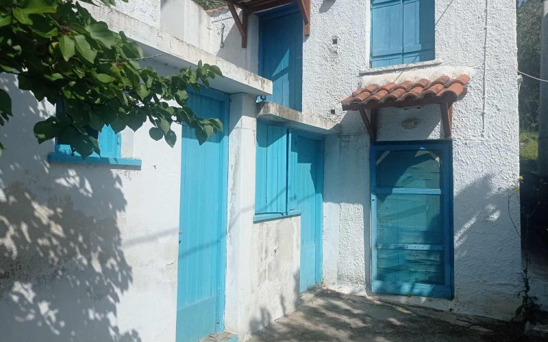 Spacious beach front property on Skopelos Island The cottage