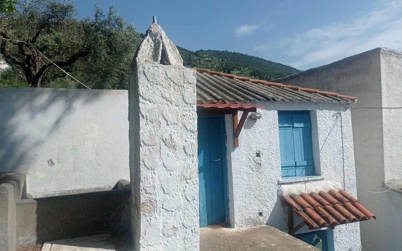 Spacious beach front property on Skopelos Island The cottage