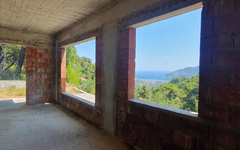 Property to finish in Pefkias area with views