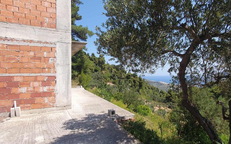 Property to finish in Pefkias area with views