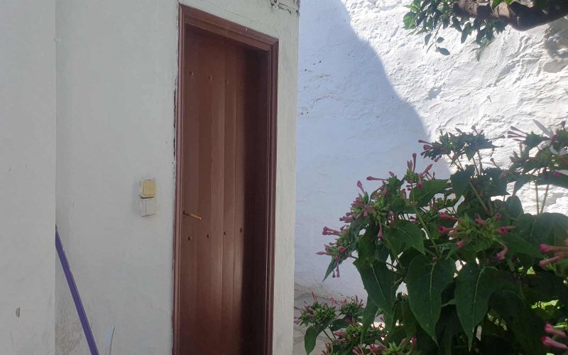 Skopelos Town house to renovate with terrace and yard