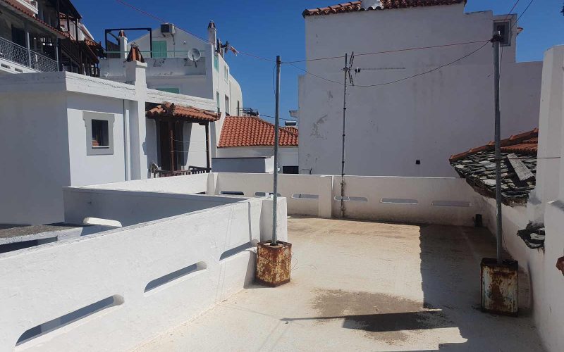 Skopelos Town house to renovate with terrace and yard