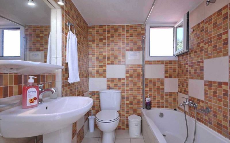 Two bedroom Villa with swimming pool and views to the Aegean Bathroom