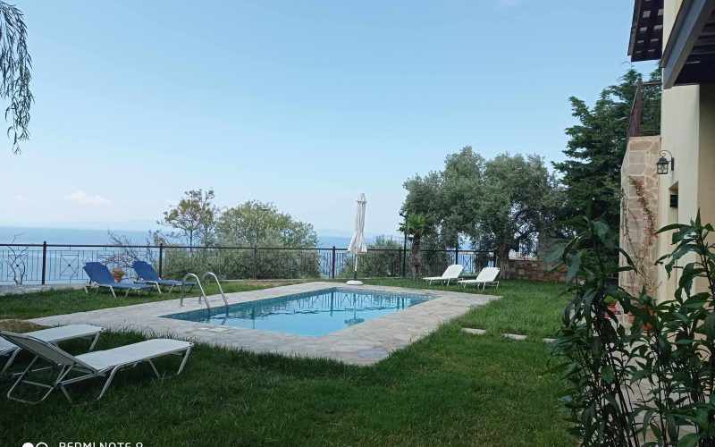 Wonderful villa with pool in Loutraki area with views Swimming pool