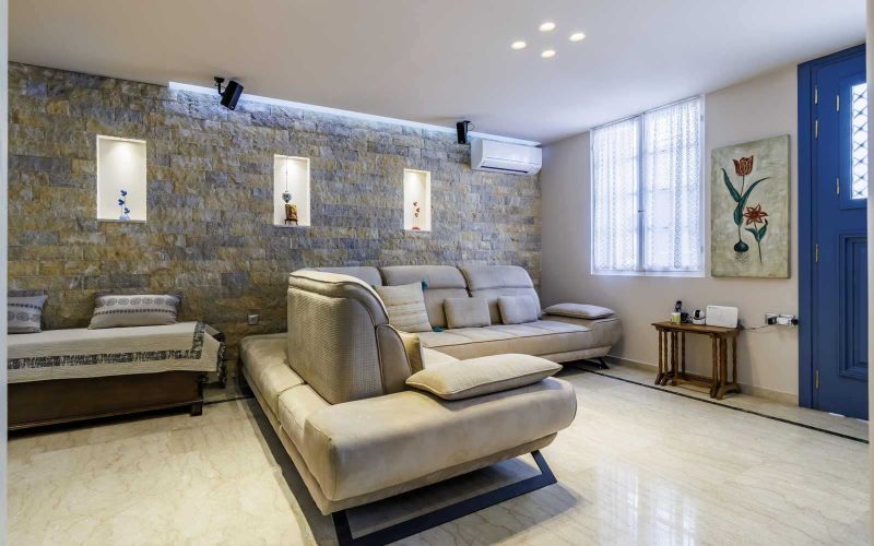Renovated Town House ready to move in