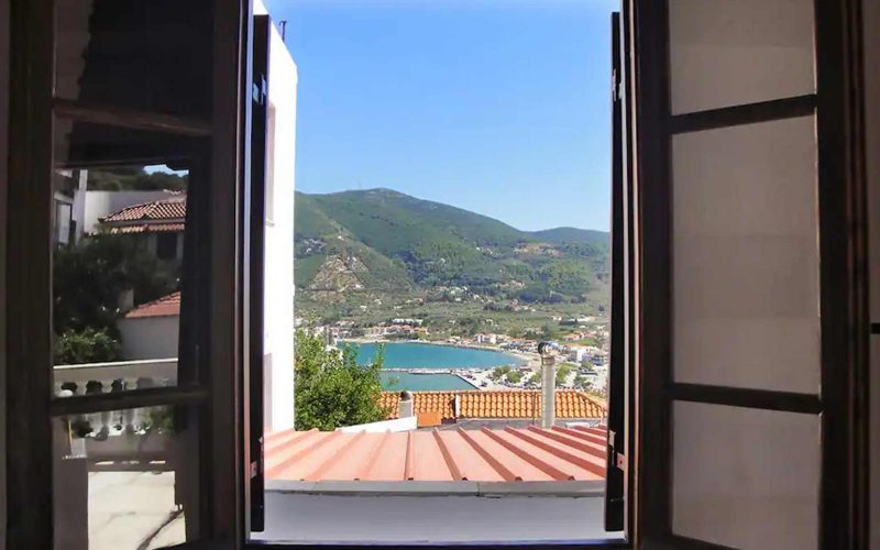 Townhouse with two independent apartments and terrace with Views Top floor apartment