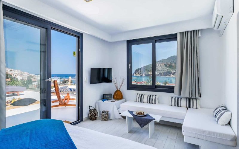 Luxurious Studio with spacious terrace and breathtaking views to Skopelos Town and port Bedroom and Seating room