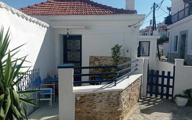 Skopelos Town house with terrace and yard