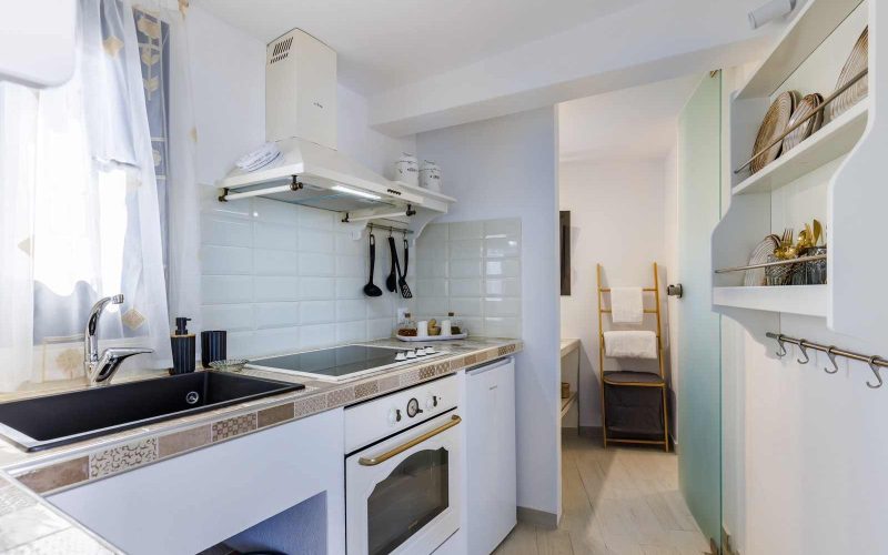Luxurious Studio with spacious terrace and breathtaking views to Skopelos Town and port Kitchen