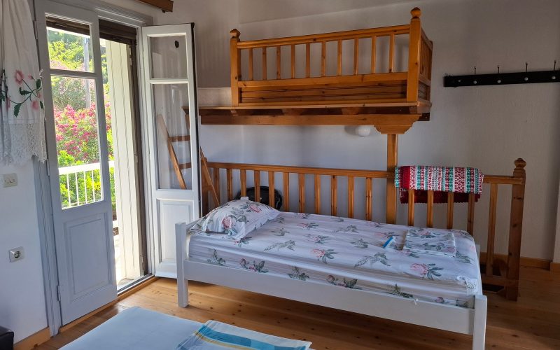 Cottage in N. Klima walking distance to the beach