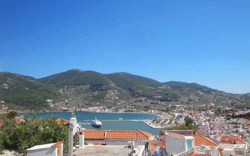 Townhouse with two independent apartments and terrace with Views Top floor apartment