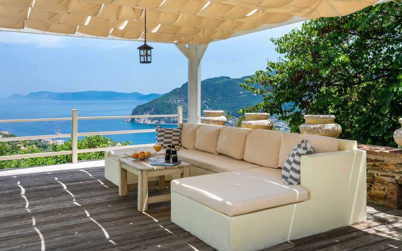 Luxurious Villa with pool just above Skopelos Town and port